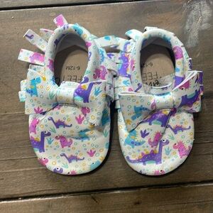 Monkey feet good condition - pink dinosaur
6-12m